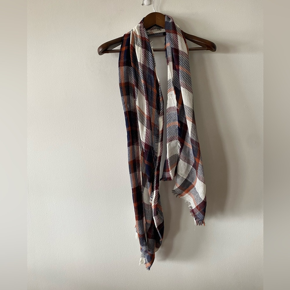 Light classic plaid scarf